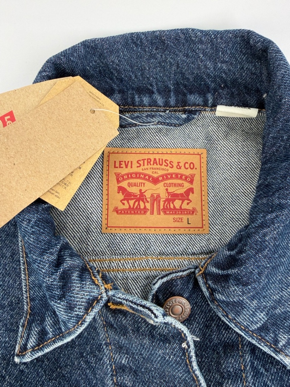 Levi’s Women’s Trucker Denim Jacket 74457 Side Zip Hem Blue L NWT - Picture 5 of 16